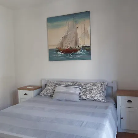 Jona - - Mali Rat Appartement *