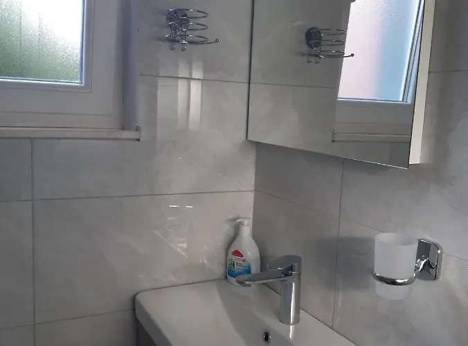 Jona - - Mali Rat Apartment *